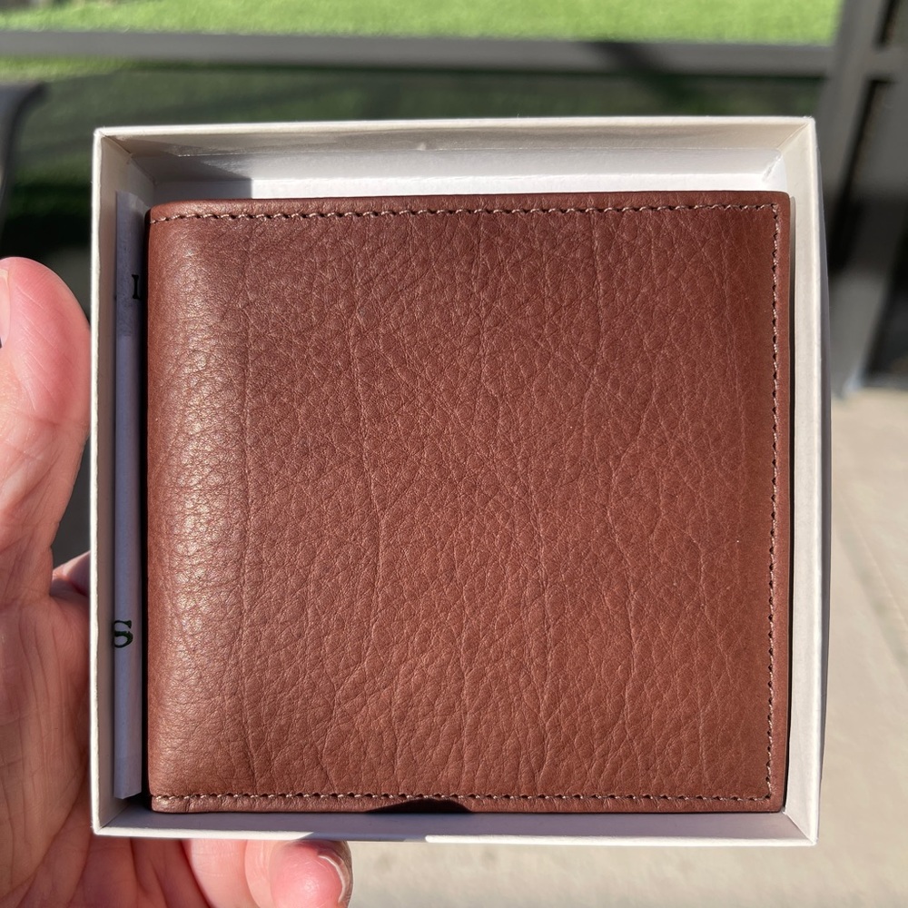 ORVIS men’s Bison Bi-fold Wallet, Brown